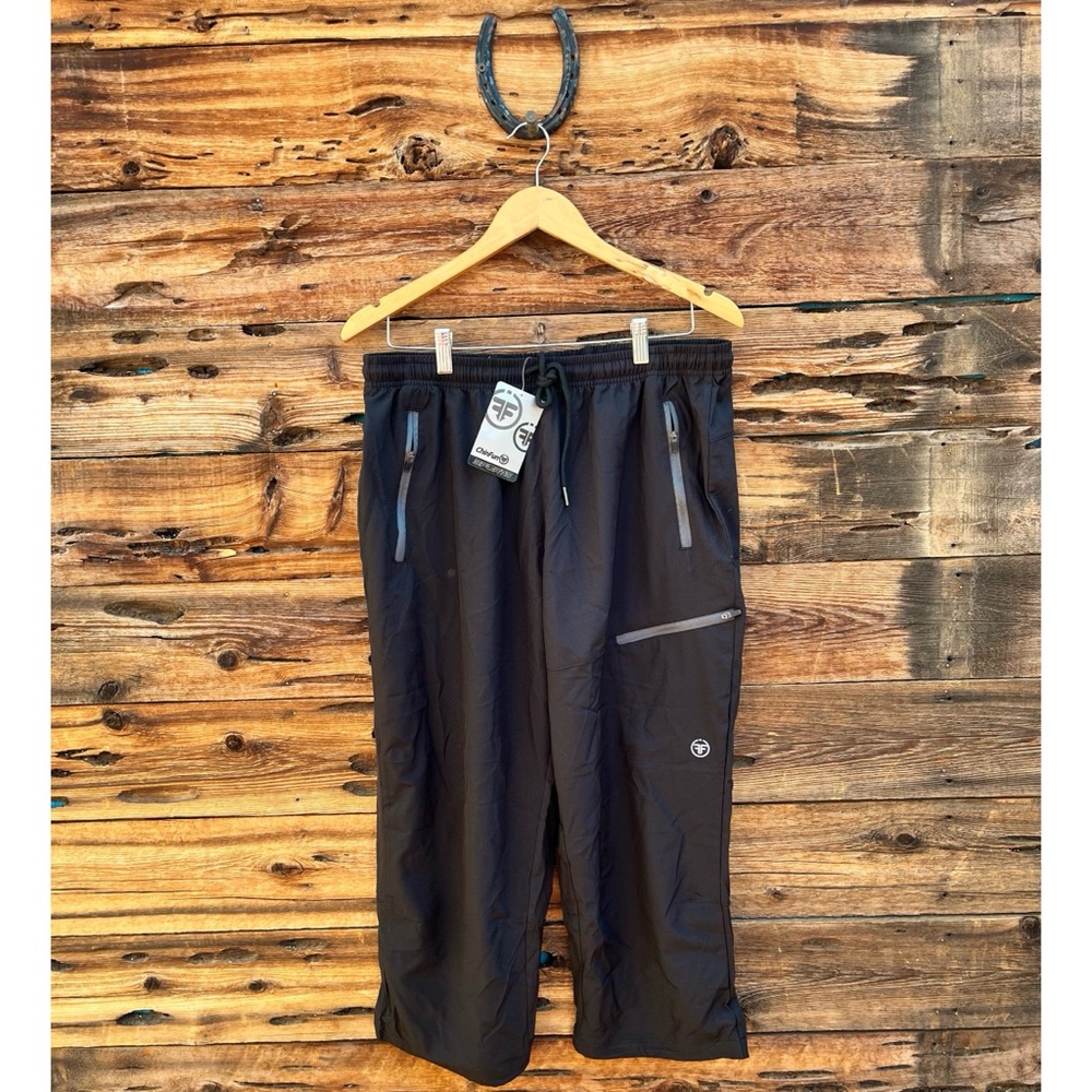 CHINFUN | NWT Black Capri Athletic Pants XL